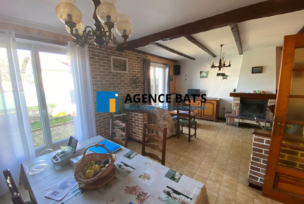 À vendre maison mitoyenne de 86 m² à Le Chambon Feugerolles, calme et rénovée 