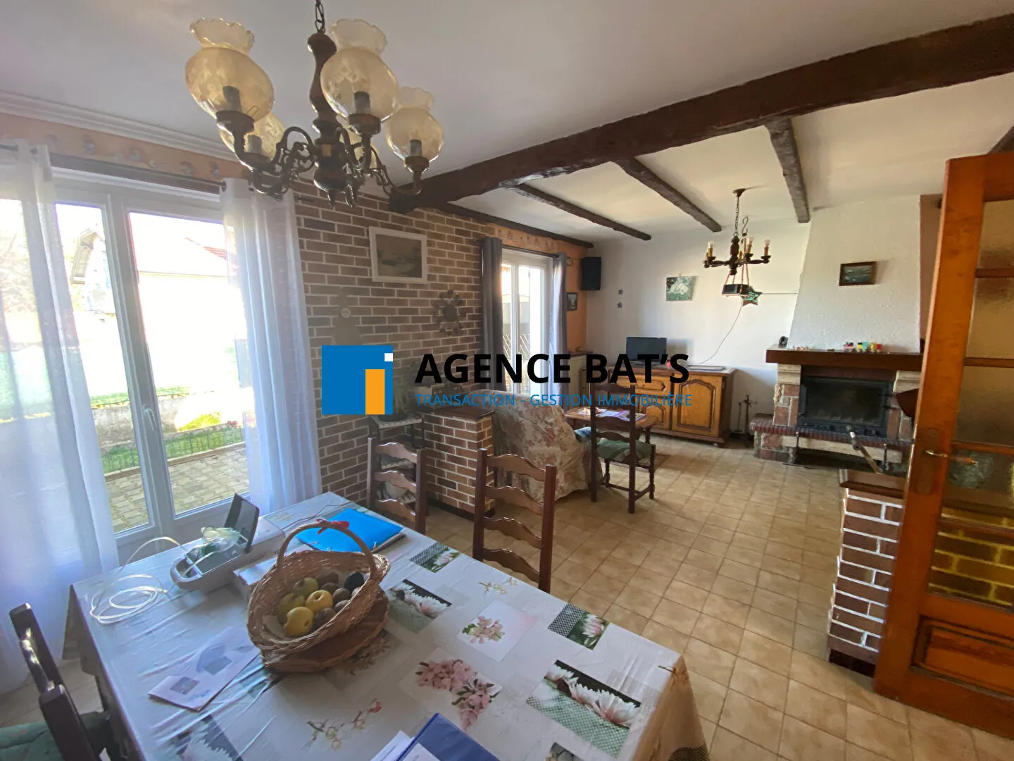 À vendre maison mitoyenne de 86 m² à Le Chambon Feugerolles, calme et rénovée 