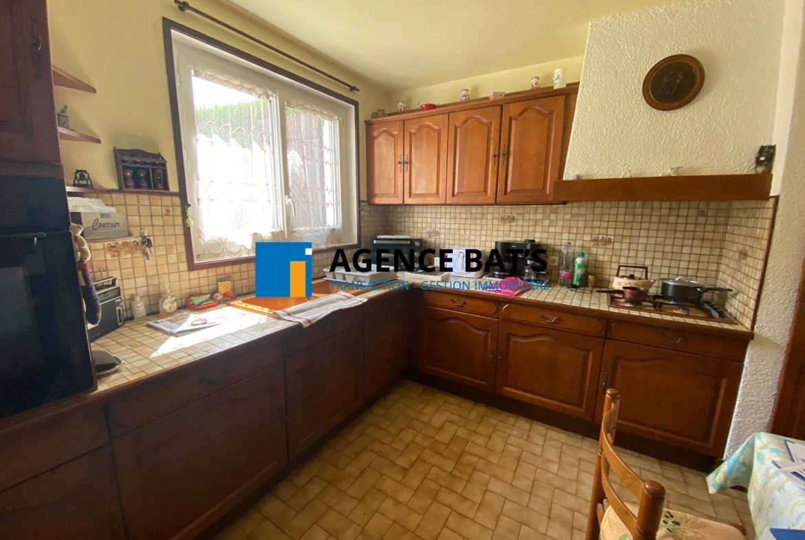 À vendre maison mitoyenne de 86 m² à Le Chambon Feugerolles, calme et rénovée 