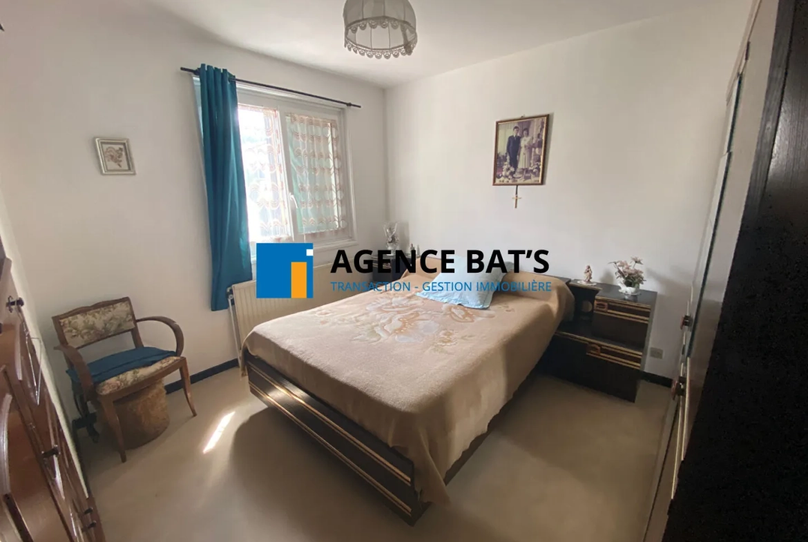 À vendre maison mitoyenne de 86 m² à Le Chambon Feugerolles, calme et rénovée 