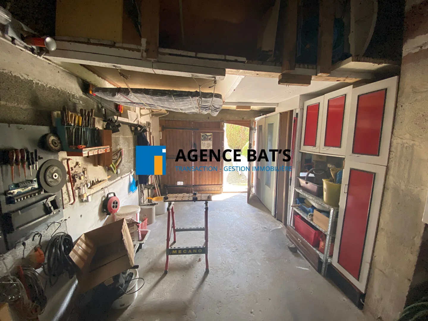 À vendre maison mitoyenne de 86 m² à Le Chambon Feugerolles, calme et rénovée 