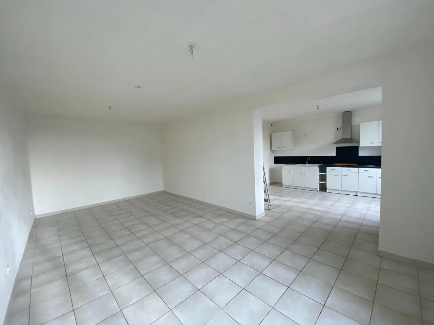 Appartement lumineux de 98 m² à Grillon avec 3 chambres et vue dégagée 