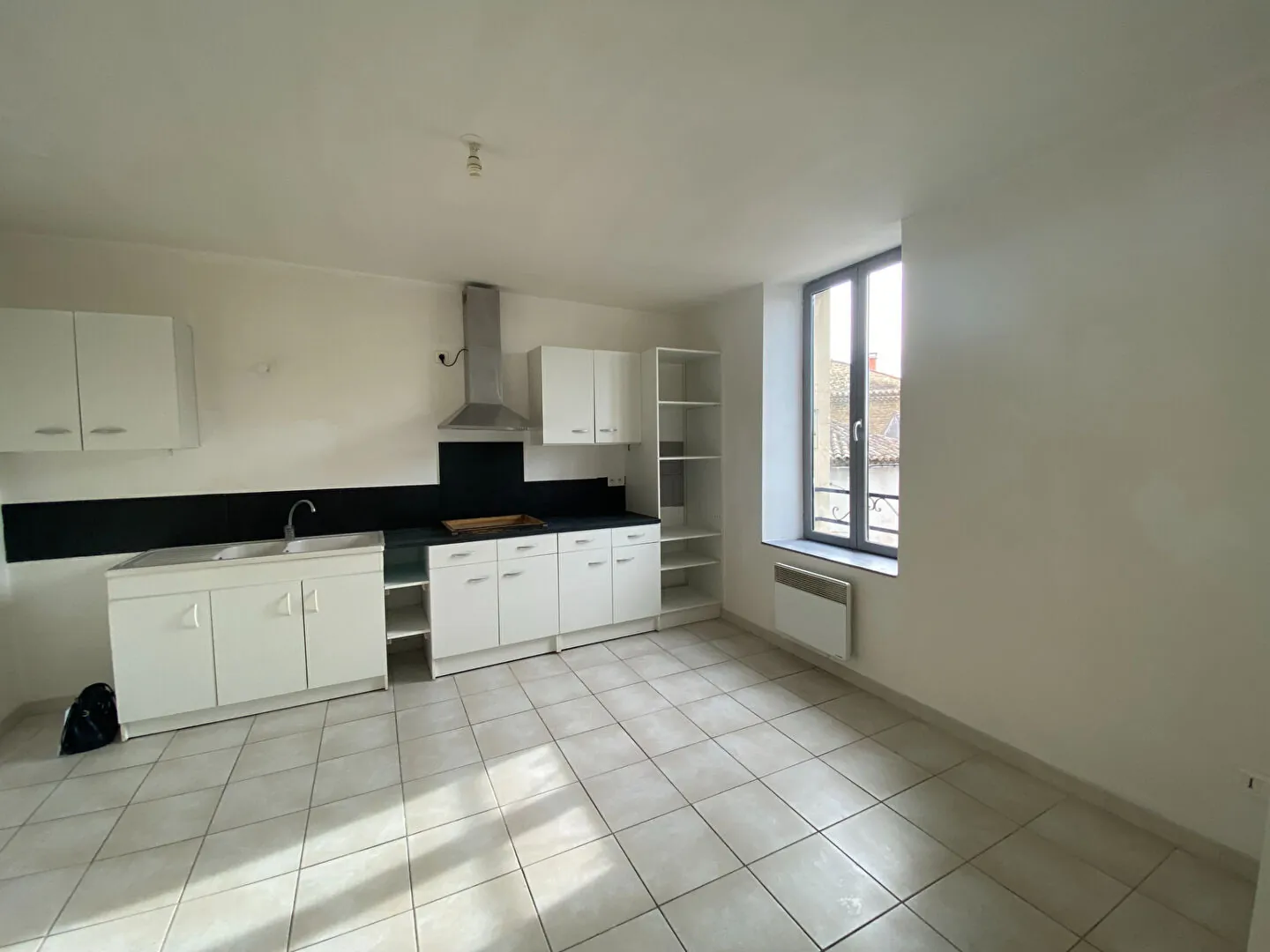 Appartement lumineux de 98 m² à Grillon avec 3 chambres et vue dégagée 