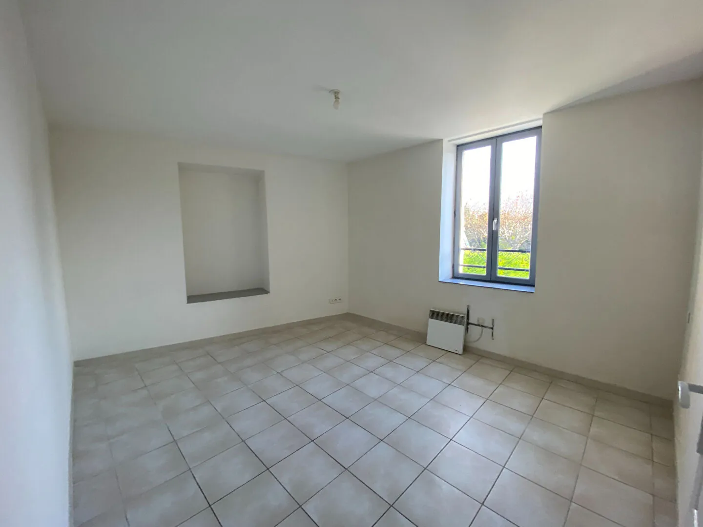 Appartement lumineux de 98 m² à Grillon avec 3 chambres et vue dégagée 