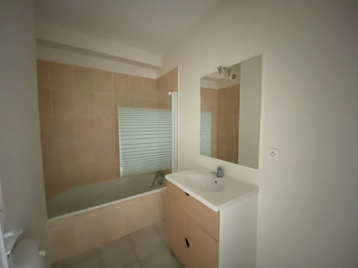 Appartement lumineux de 98 m² à Grillon avec 3 chambres et vue dégagée 