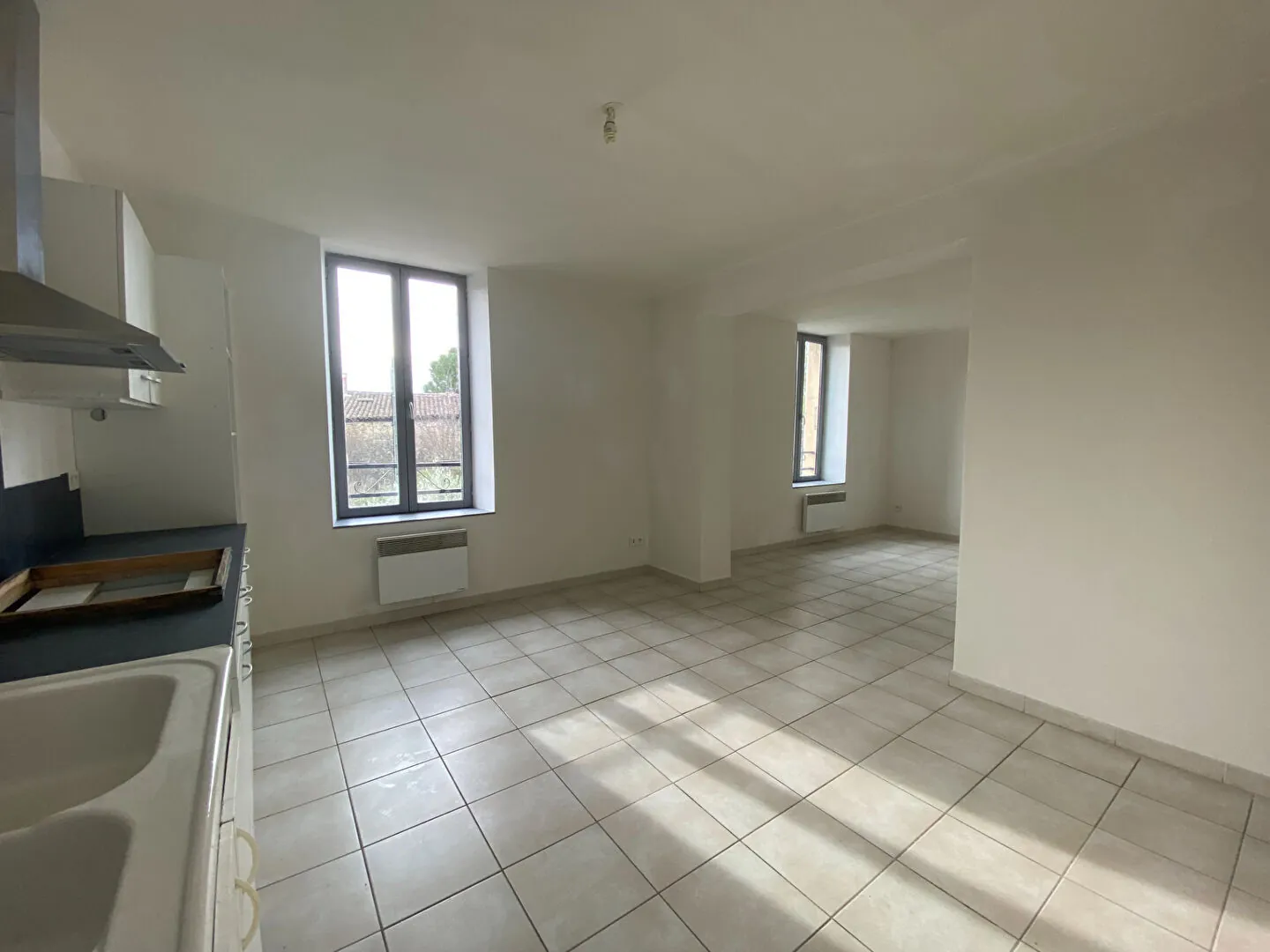 Appartement lumineux de 98 m² à Grillon avec 3 chambres et vue dégagée 