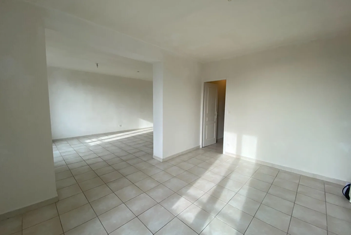 Appartement lumineux de 98 m² à Grillon avec 3 chambres et vue dégagée 