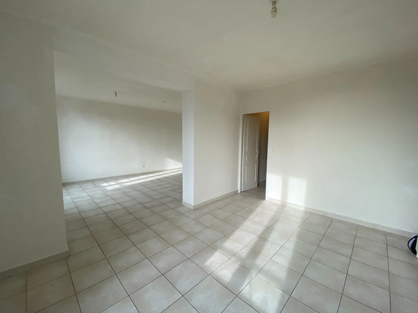 Appartement lumineux de 98 m² à Grillon avec 3 chambres et vue dégagée 