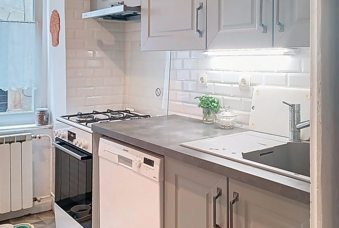 Maison ancienne de 98 m² avec 3 chambres à Montredon-Labessonnié 
