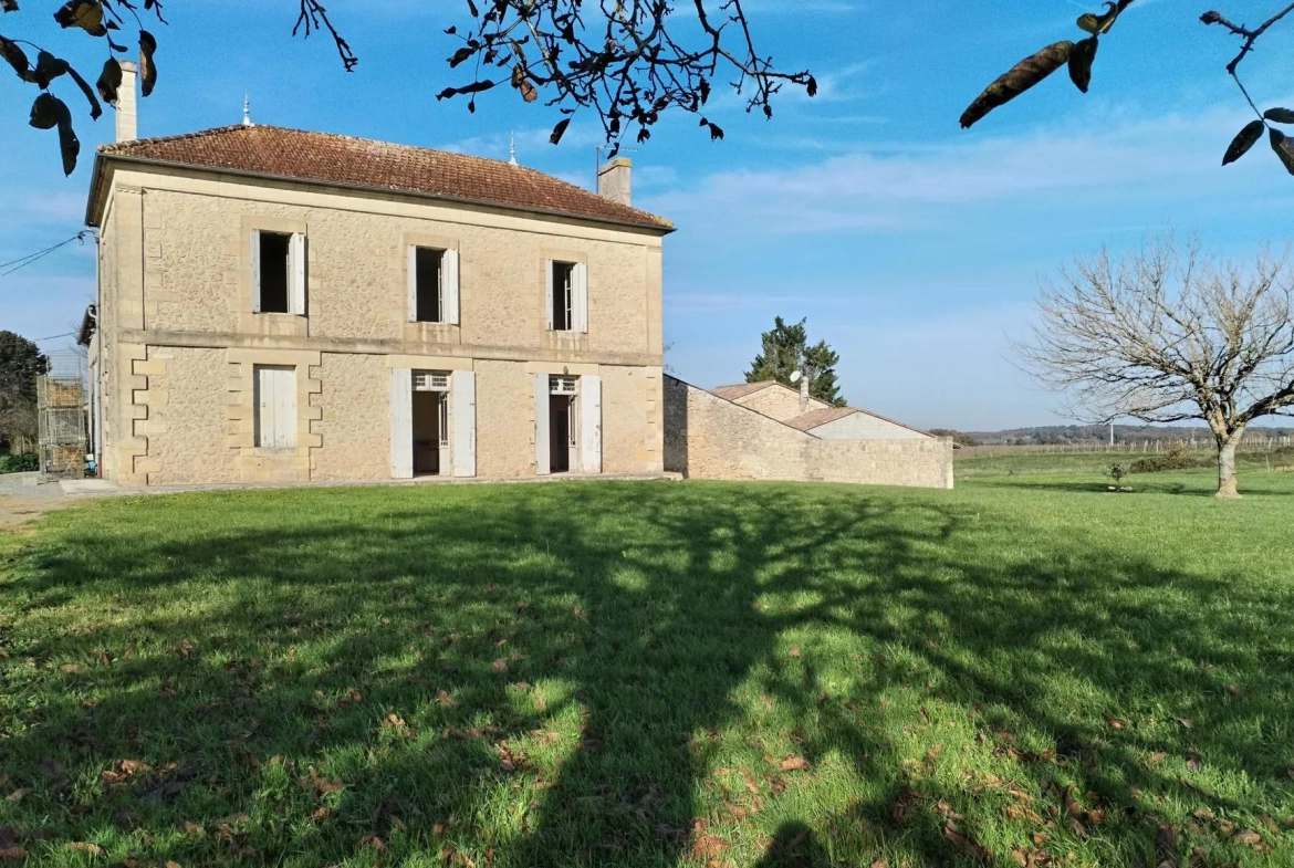 Girondine à rénover avec jardin et vue dégagée à Saint-Pierre-de-Bat 