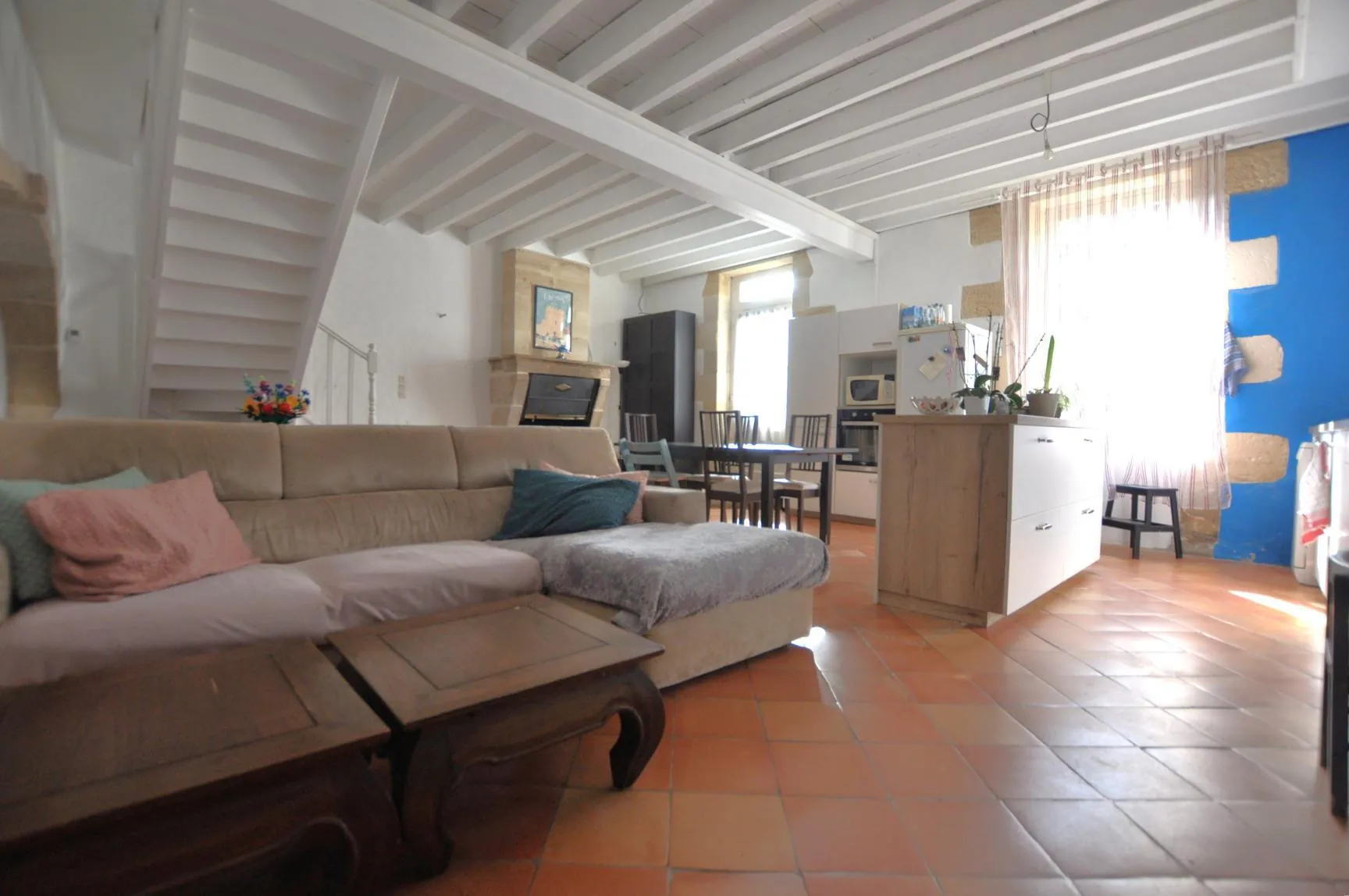 Maison du XIIIème siècle à Rions avec cour et 3 chambres 