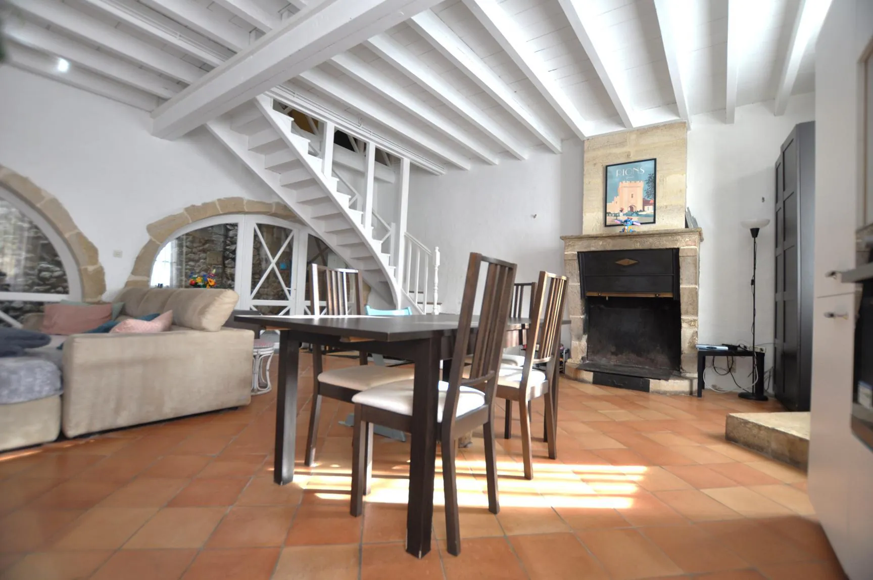 Maison du XIIIème siècle à Rions avec cour et 3 chambres 