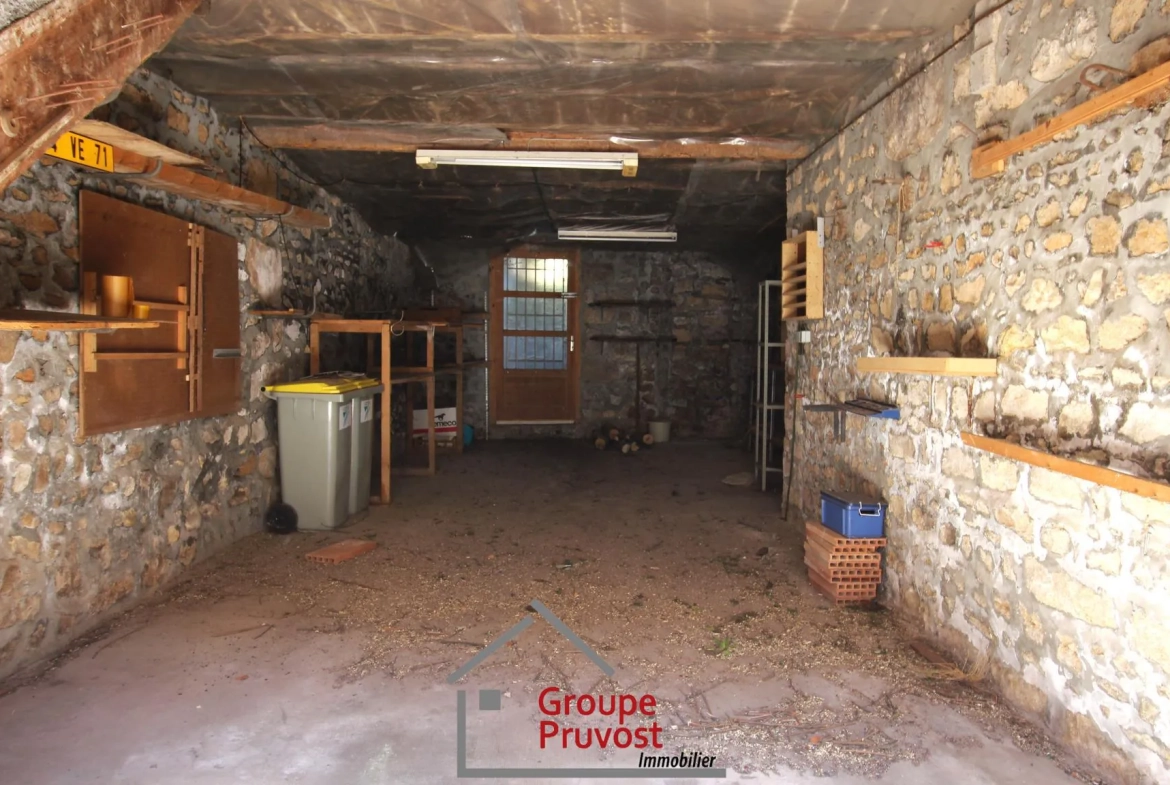 Maison de village à rénover avec jardin à Tramayes - Grand potentiel 