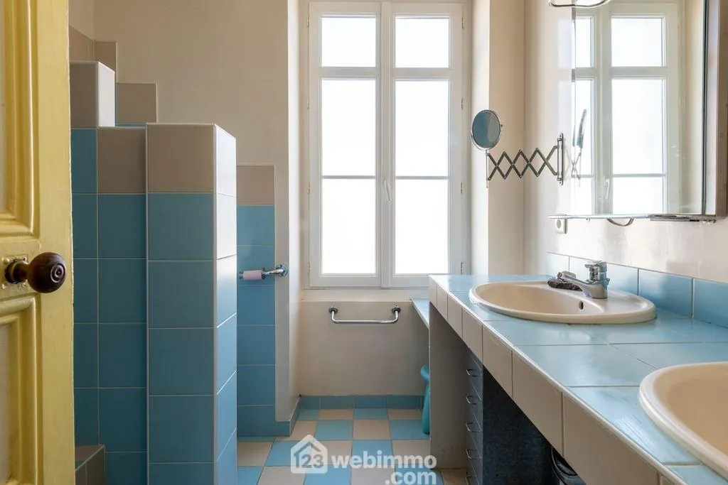 Maison de ville à Cholet de 132m² avec potentiel et jardin 