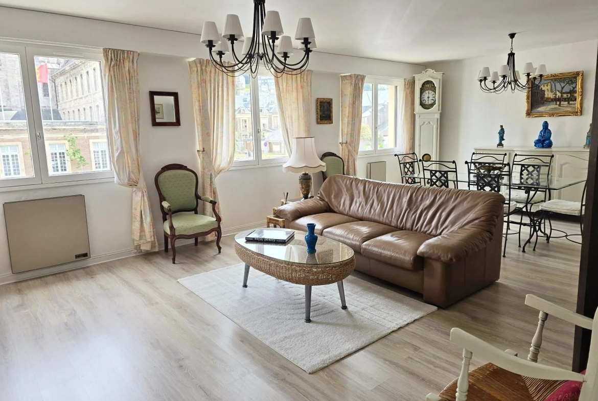 Appartement lumineux de 94,71 m² en centre-ville de Fécamp avec parking privé 