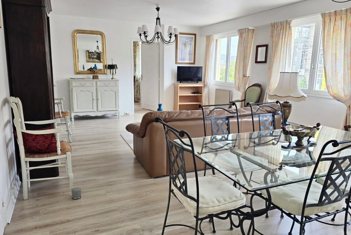 Appartement lumineux de 94,71 m² en centre-ville de Fécamp avec parking privé 