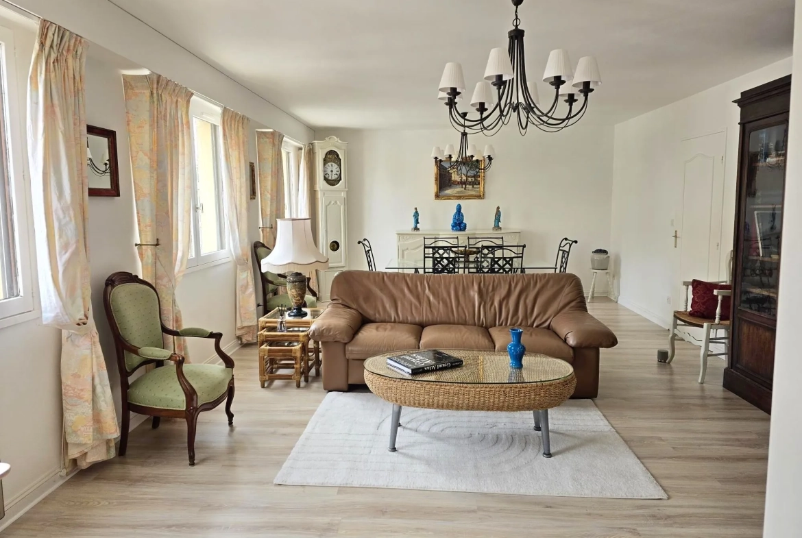 Appartement lumineux de 94,71 m² en centre-ville de Fécamp avec parking privé 
