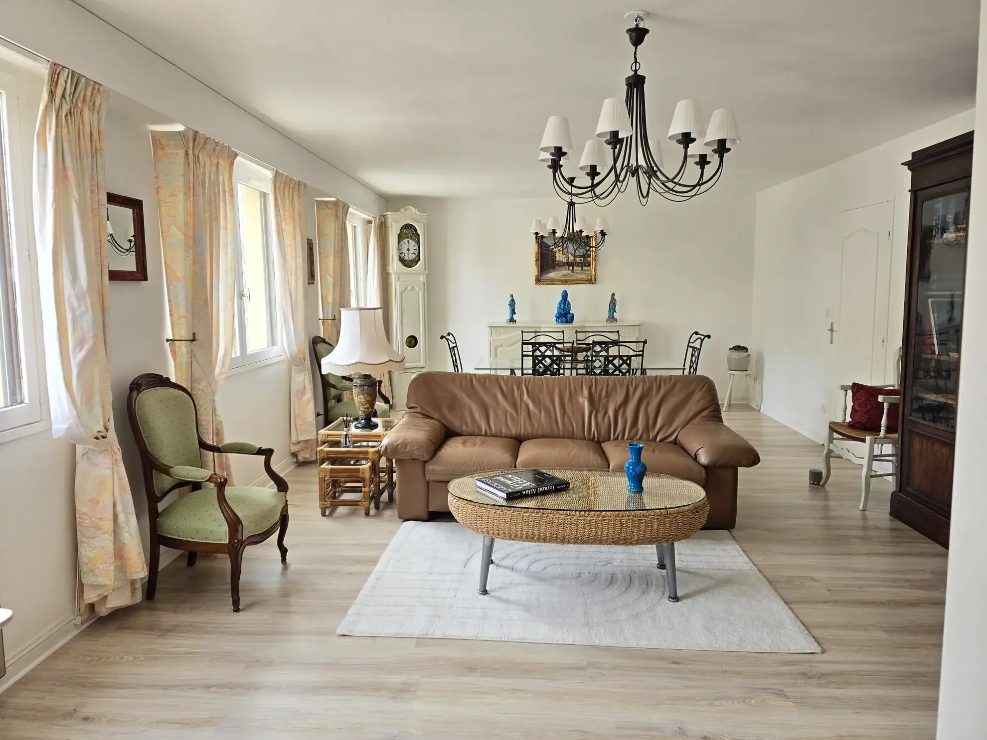 Appartement lumineux de 94,71 m² en centre-ville de Fécamp avec parking privé 