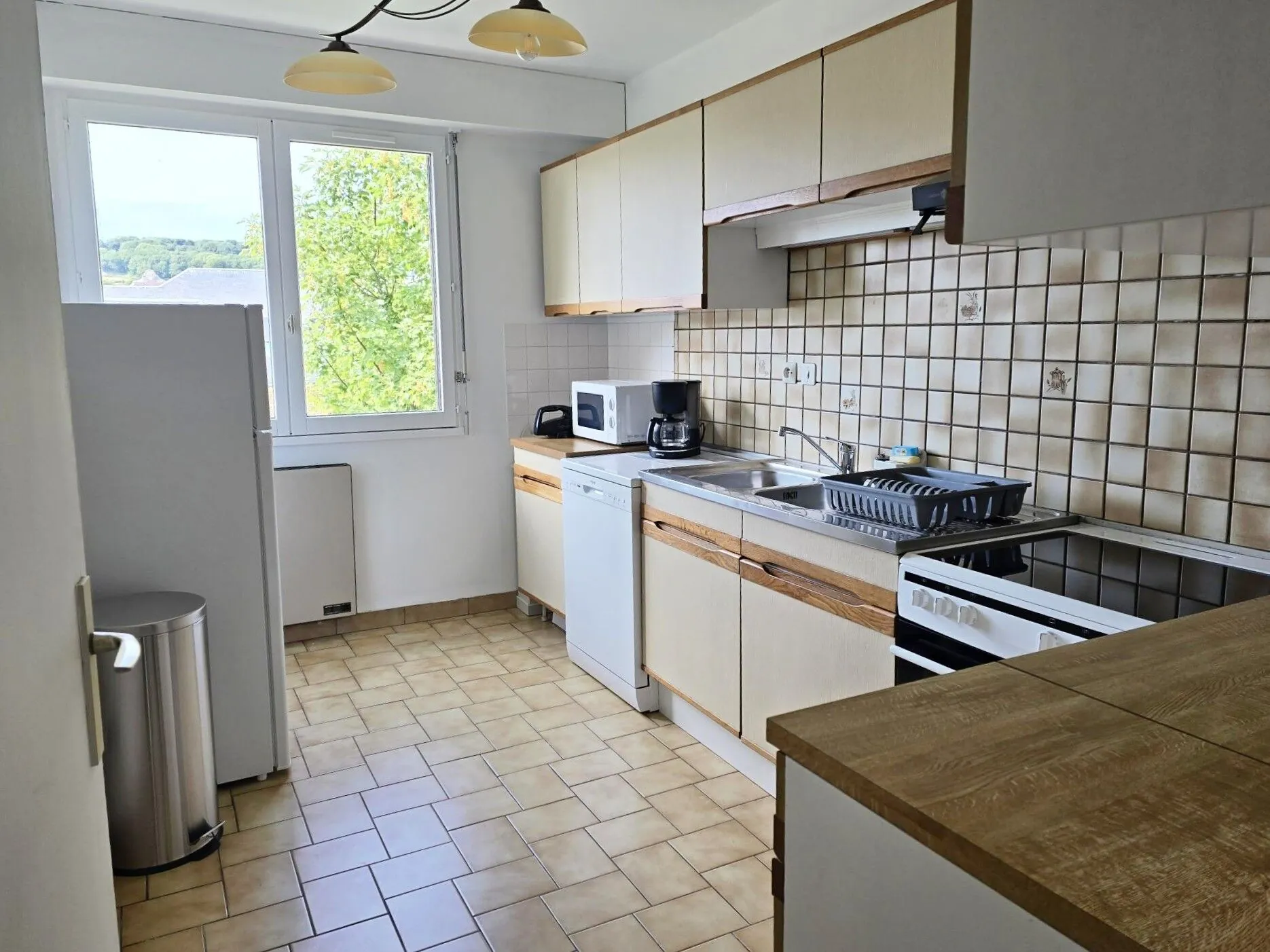 Appartement lumineux de 94,71 m² en centre-ville de Fécamp avec parking privé 