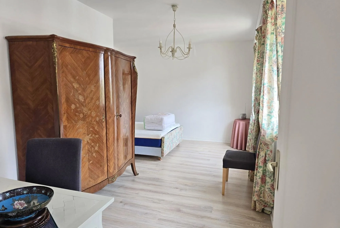 Appartement lumineux de 94,71 m² en centre-ville de Fécamp avec parking privé 