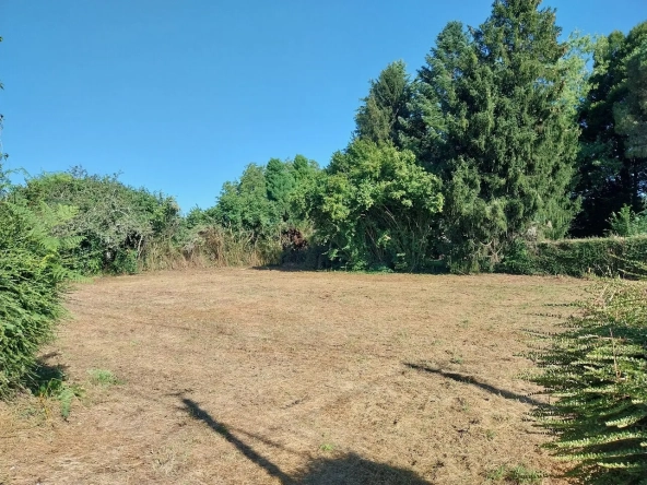 Terrains constructibles à Bénéjacq de 825 m² avec viabilisation, proches des commerces