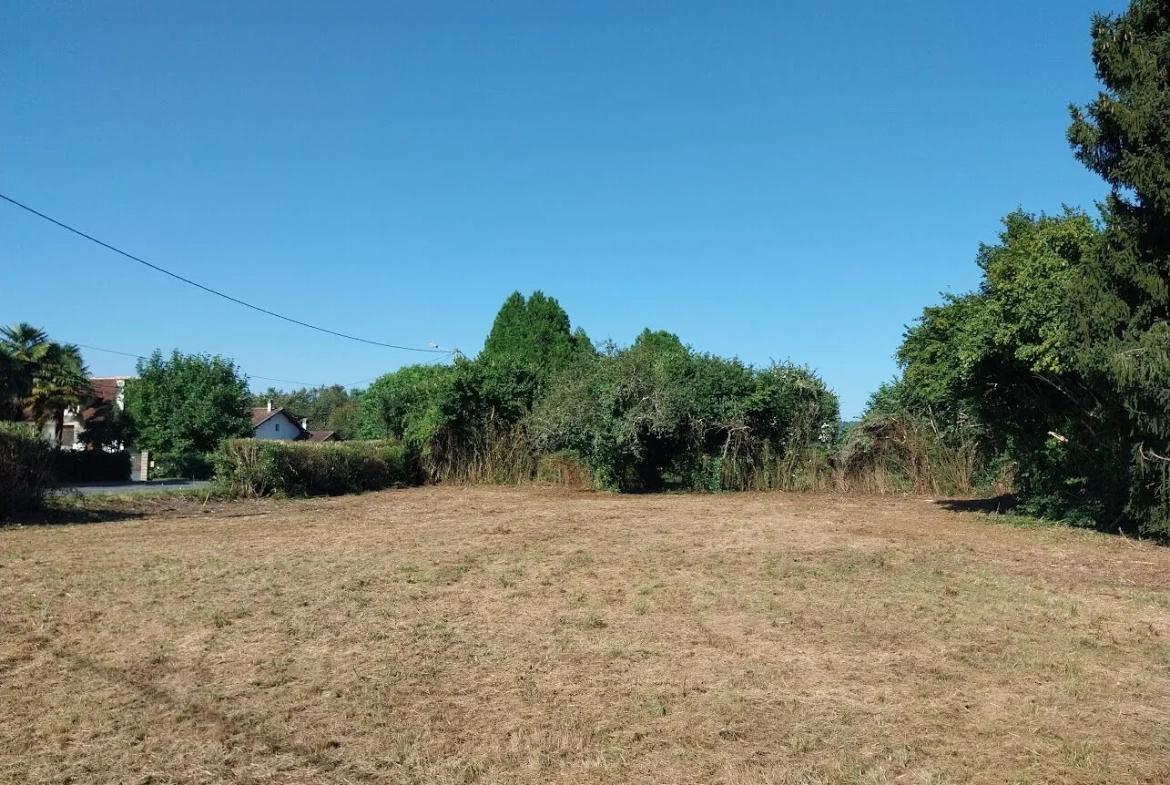 Terrains constructibles à Bénéjacq de 825 m² avec viabilisation, proches des commerces 