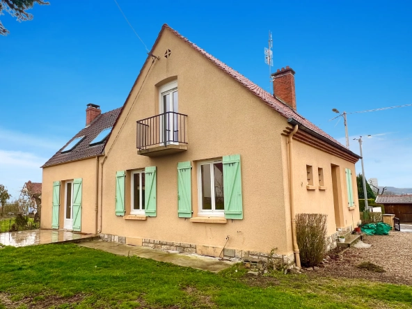 Maison à vendre à GUEUGNON avec 5 chambres, garage et grand terrain clos