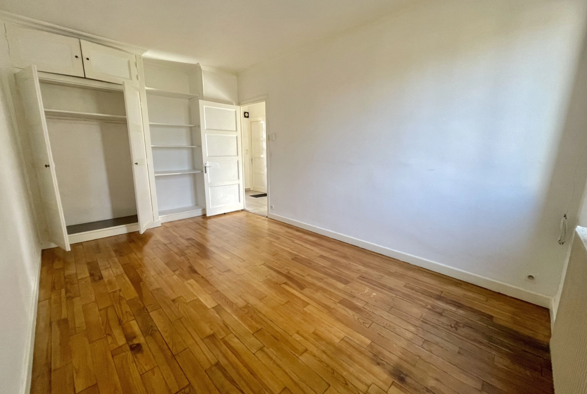 Maison à vendre à GUEUGNON avec 5 chambres, garage et grand terrain clos 