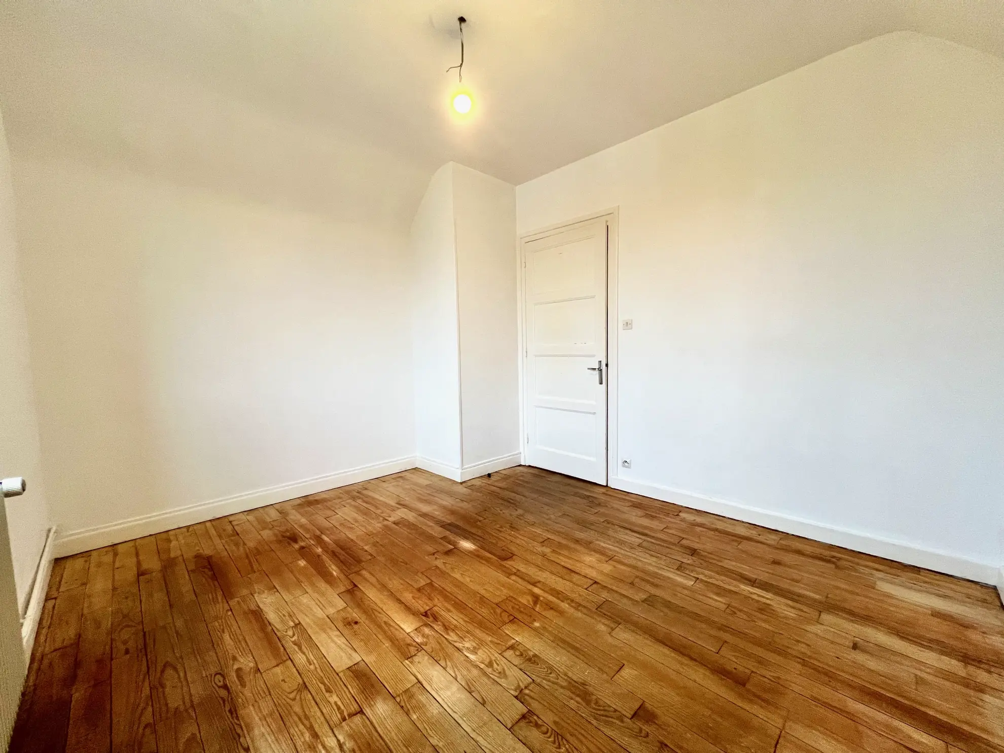 Maison à vendre à GUEUGNON avec 5 chambres, garage et grand terrain clos 