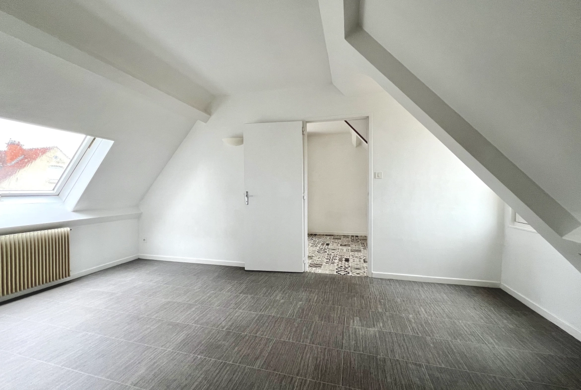 Maison à vendre à GUEUGNON avec 5 chambres, garage et grand terrain clos 