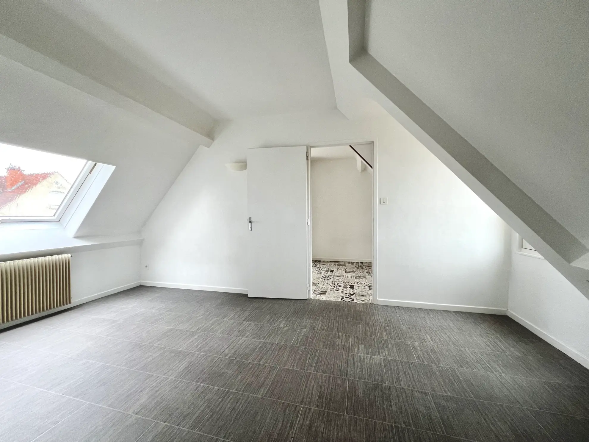 Maison à vendre à GUEUGNON avec 5 chambres, garage et grand terrain clos 