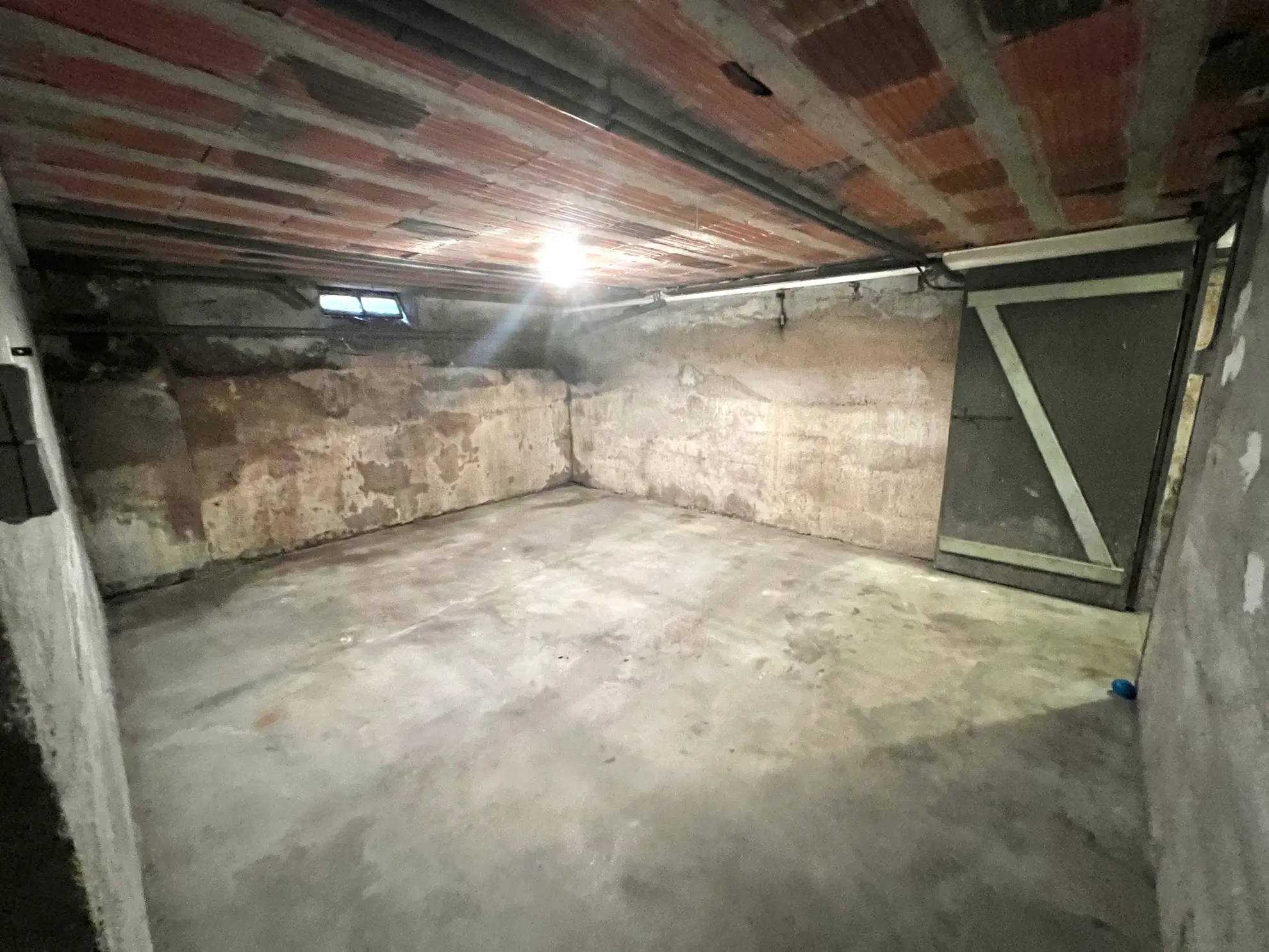 Maison à vendre à GUEUGNON avec 5 chambres, garage et grand terrain clos 