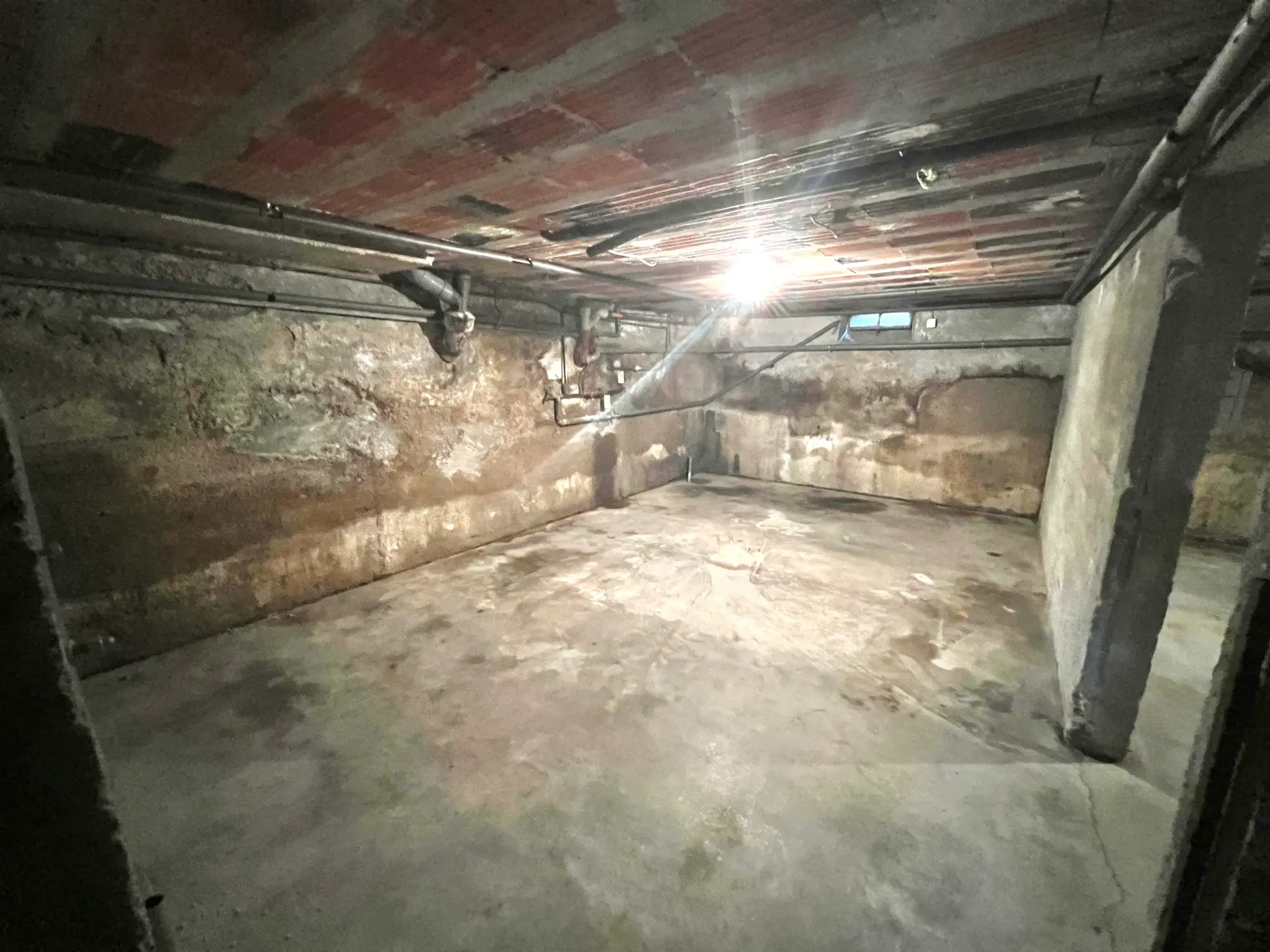 Maison à vendre à GUEUGNON avec 5 chambres, garage et grand terrain clos 