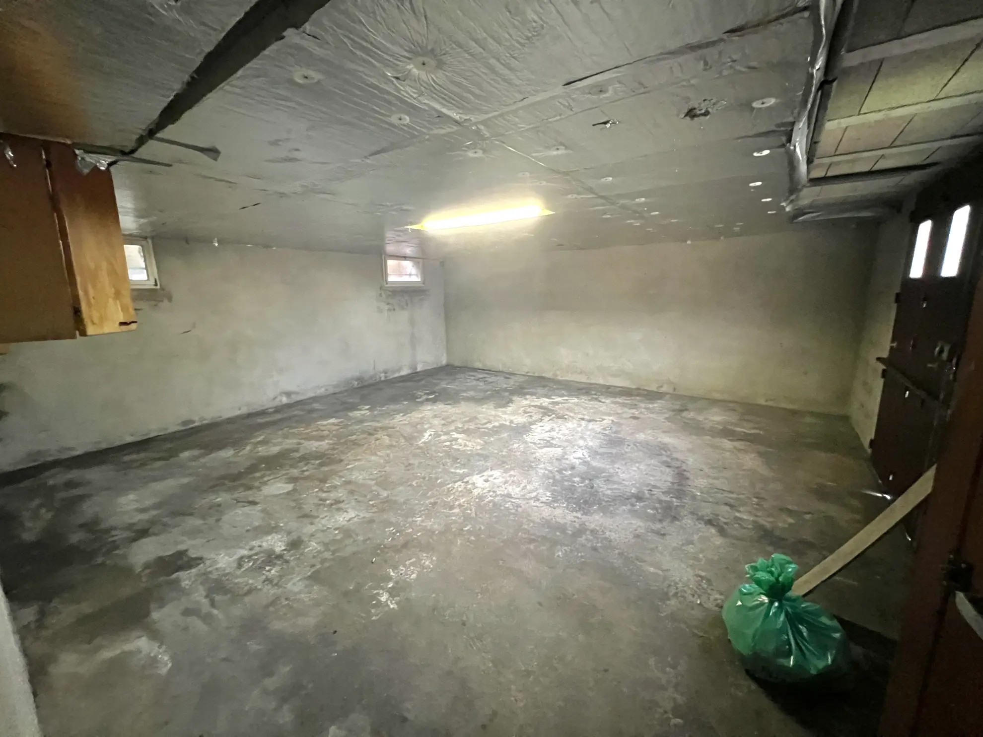 Maison à vendre à GUEUGNON avec 5 chambres, garage et grand terrain clos 