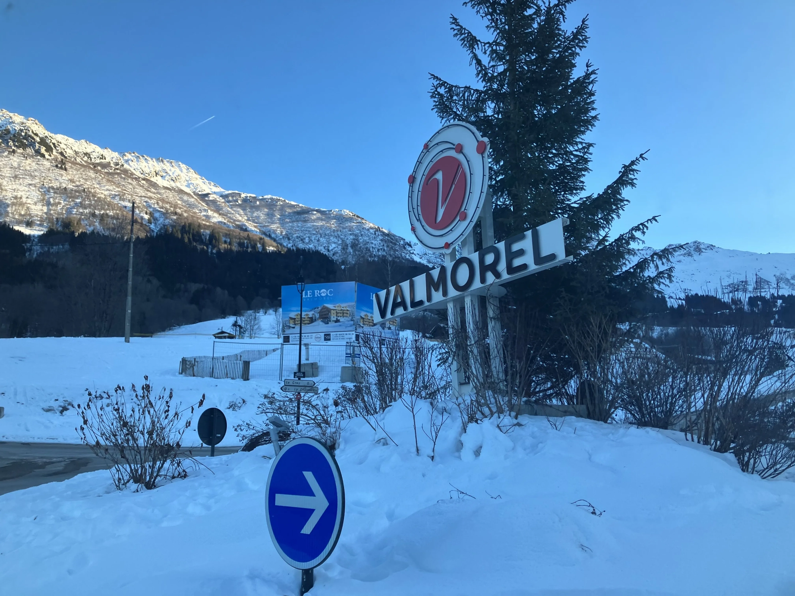 Appartement neuf au pied des pistes à Valmorel avec terrasse et stationnement 
