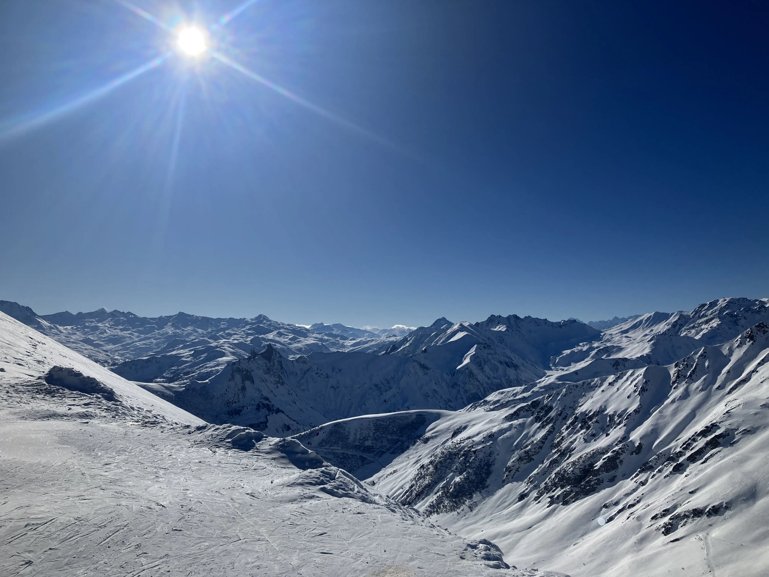 Appartement neuf au pied des pistes à Valmorel avec terrasse et stationnement 