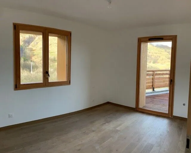 Appartement neuf au pied des pistes à Valmorel avec terrasse et stationnement 
