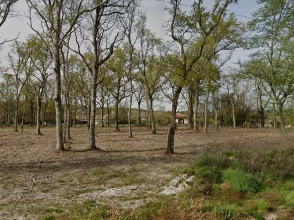 Terrain constructible à Grézet-Cavagnan - Superficie de 1174 m²