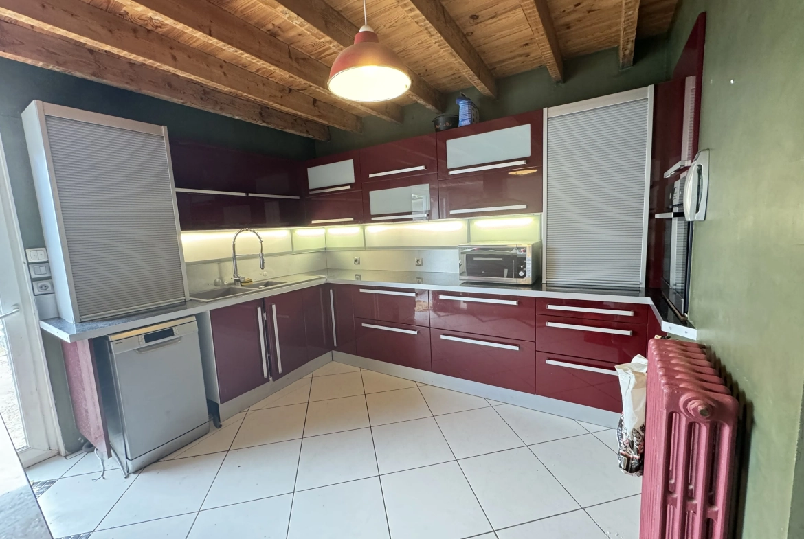 Maison à vendre proche centre-ville de Villers-Bretonneux avec jardin et dépendances 