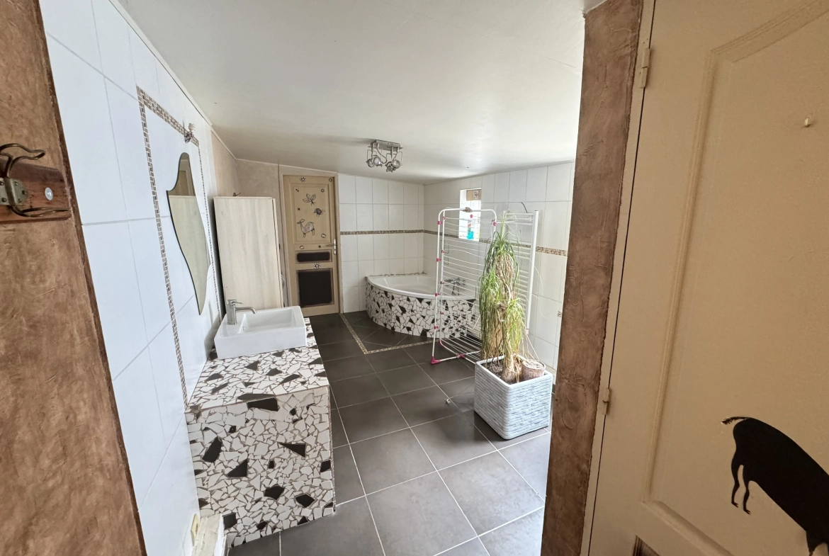 Maison à vendre proche centre-ville de Villers-Bretonneux avec jardin et dépendances 
