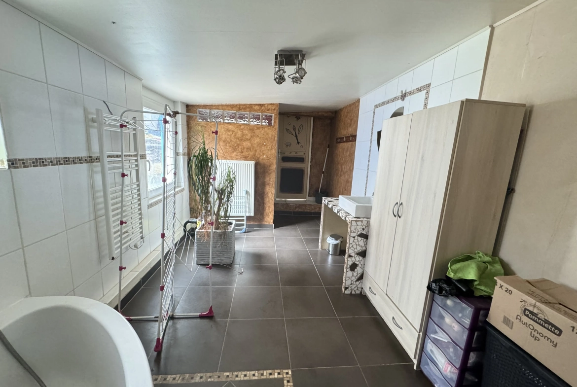 Maison à vendre proche centre-ville de Villers-Bretonneux avec jardin et dépendances 