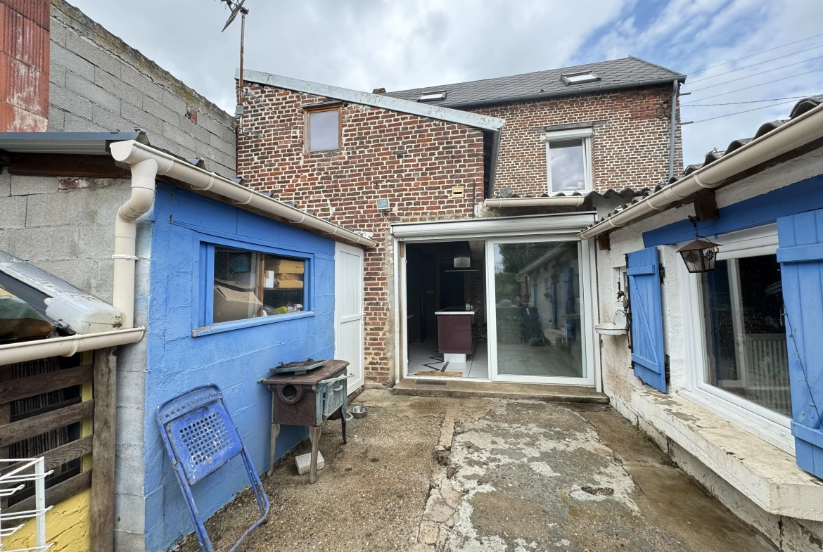 Maison à vendre proche centre-ville de Villers-Bretonneux avec jardin et dépendances 
