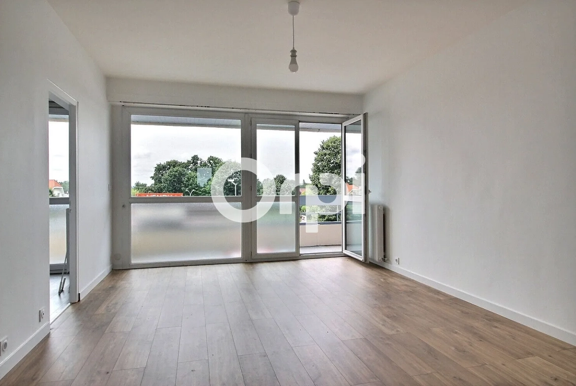 Appartement T4 rénové avec terrasse et parking à Pau 