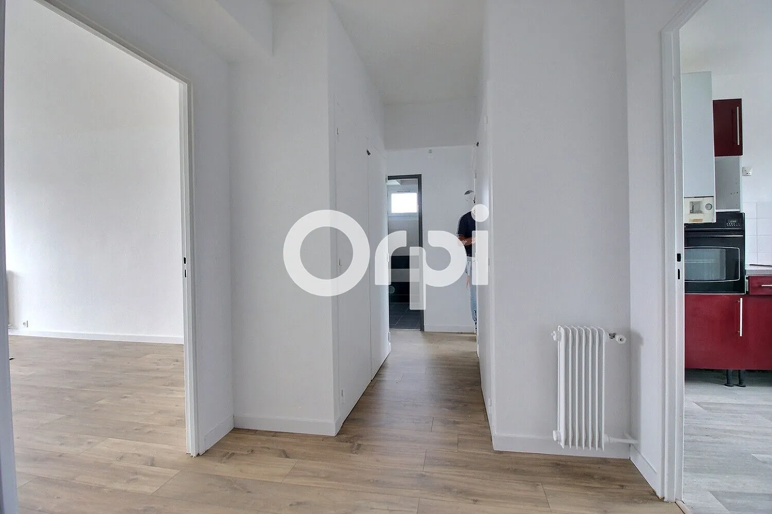 Appartement T4 rénové avec terrasse et parking à Pau 