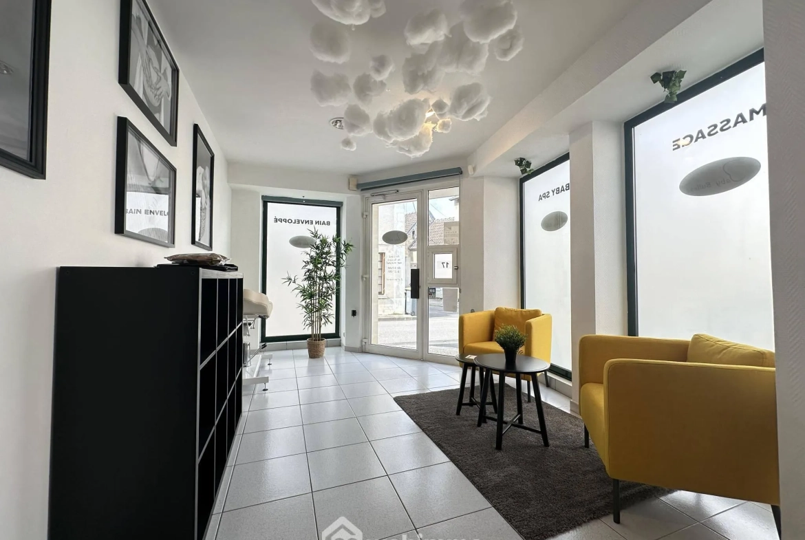 Fonds de commerce 102 m² à Bruyères-et-Montbérault avec cour et parking 