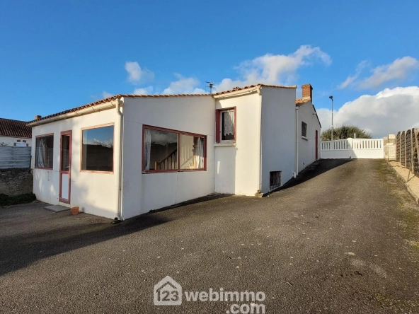 Charmante maison à rénover de 81 m² à Longeville-sur-Mer avec grand terrain