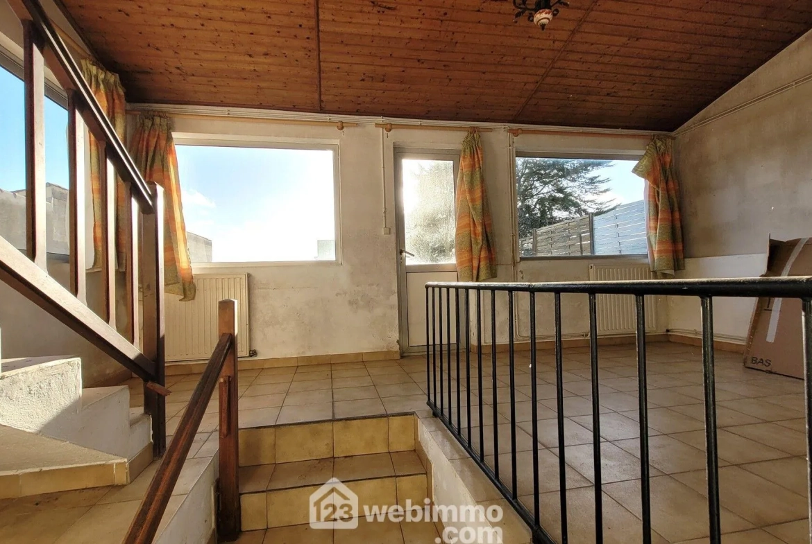 Charmante maison à rénover de 81 m² à Longeville-sur-Mer avec grand terrain 