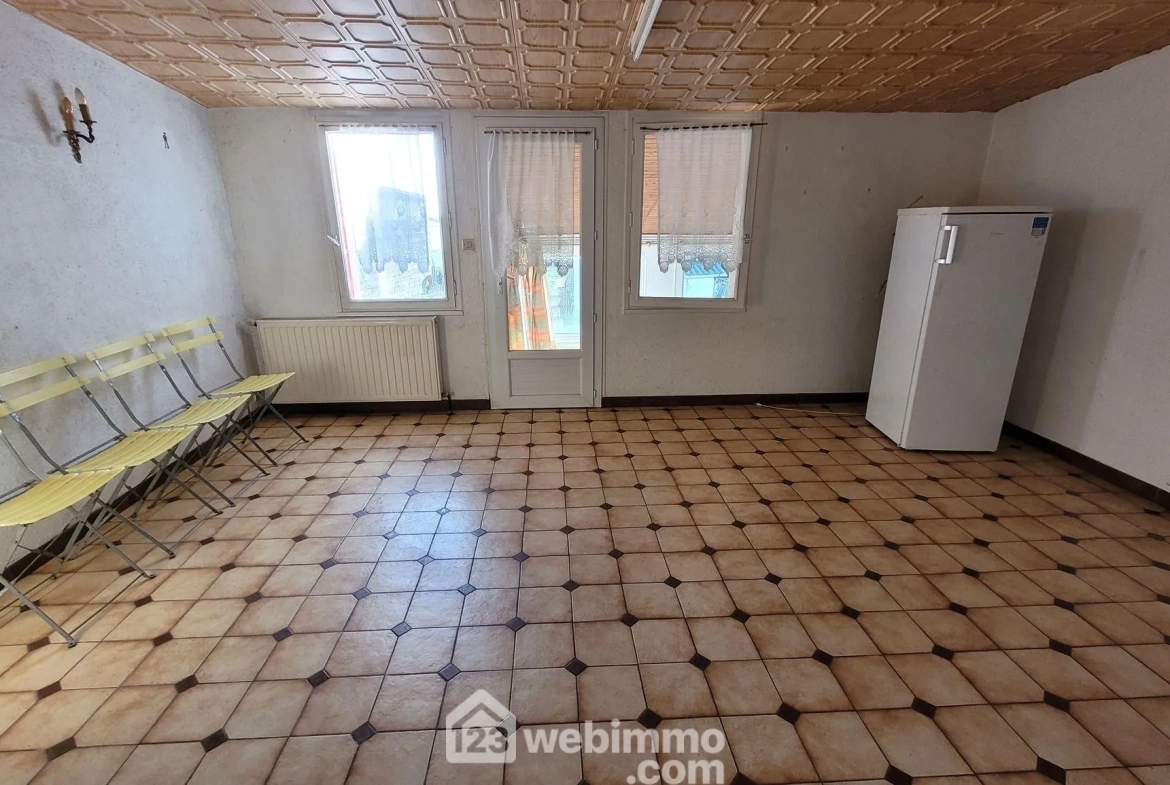 Charmante maison à rénover de 81 m² à Longeville-sur-Mer avec grand terrain 