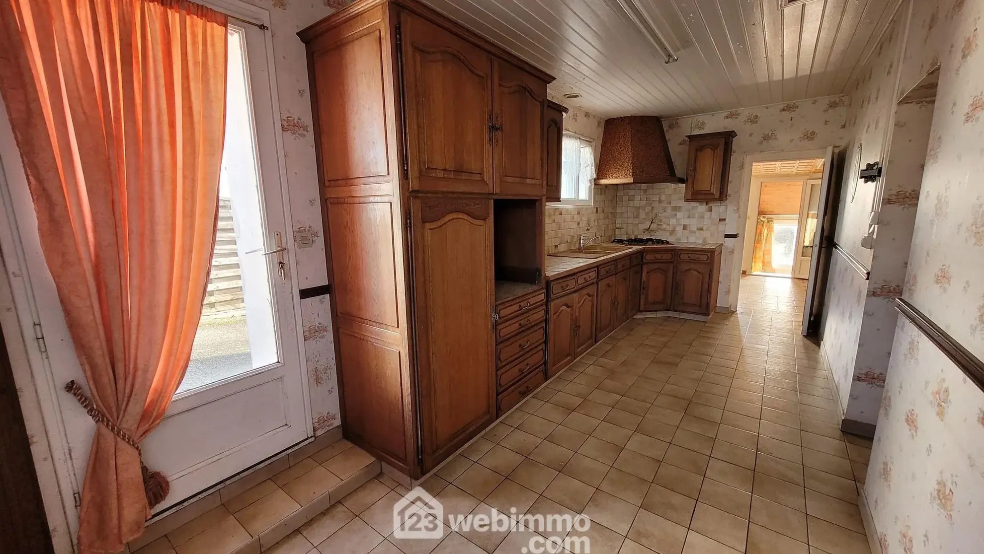 Charmante maison à rénover de 81 m² à Longeville-sur-Mer avec grand terrain 