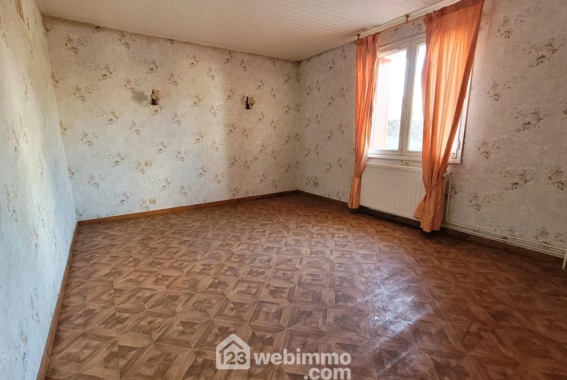 Charmante maison à rénover de 81 m² à Longeville-sur-Mer avec grand terrain 